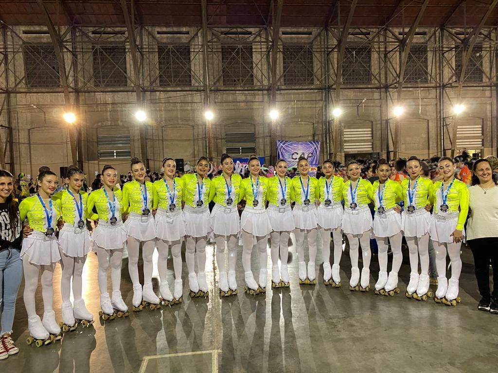 Equipo de patín artístico con prendas confeccionadas por ROZE